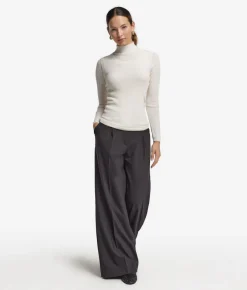 Dolcevita a costina in Cashmere Ultrafine
