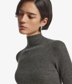 Dolcevita a costina in Cashmere Ultrafine