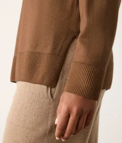 Maglia con scollo a V e spacchi in Cashmere Ultrafine