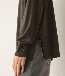 Maglia con scollo a V e spacchi in Cashmere Ultrafine