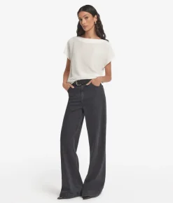 T-shirt con scollo a barchetta in seta e modal
