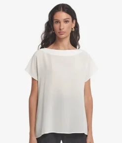 T-shirt con scollo a barchetta in seta e modal