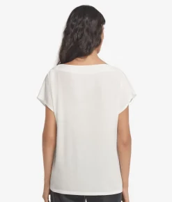 T-shirt con scollo a barchetta in seta e modal