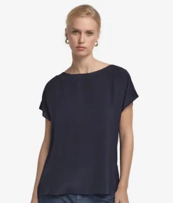 T-shirt con scollo a barchetta in seta e modal