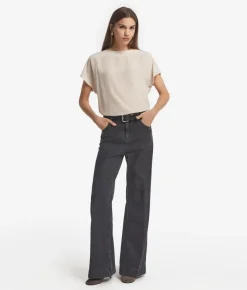 T-shirt con scollo a barchetta in seta e modal
