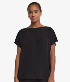 T-shirt con scollo a barchetta in seta e modal
