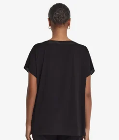 T-shirt con scollo a barchetta in seta e modal