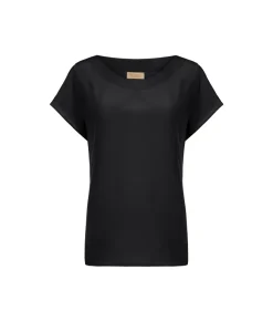 T-shirt con scollo a barchetta in seta e modal