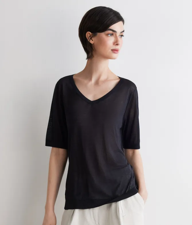 T-shirt scollo a V in seta